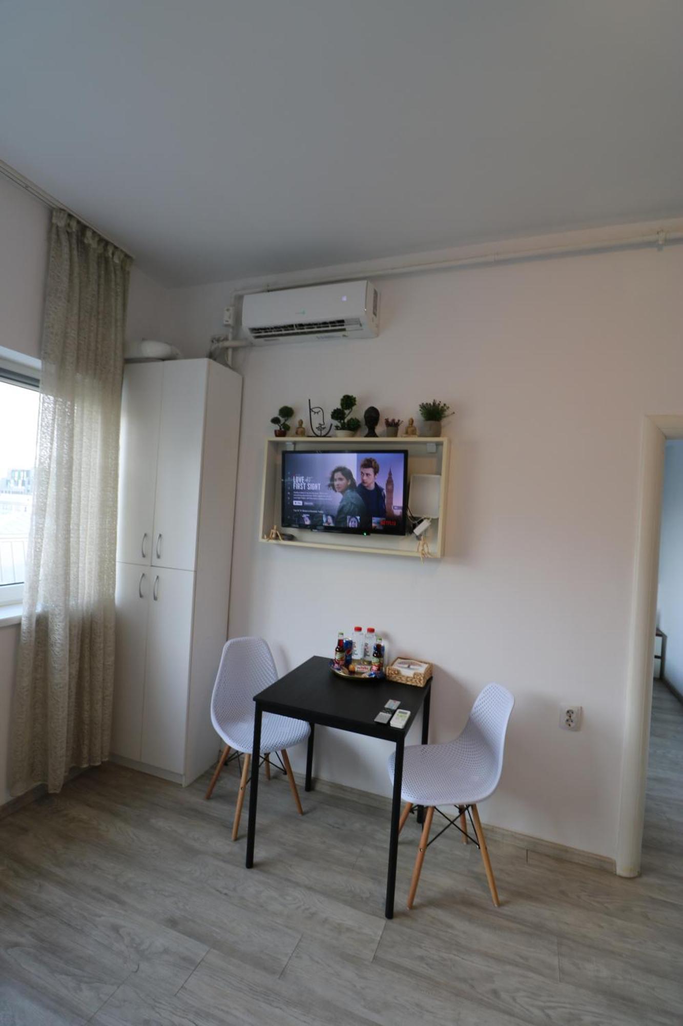 Cozy Deluxe Apartment - Old Town - Free Minibar Bucureşti Ngoại thất bức ảnh